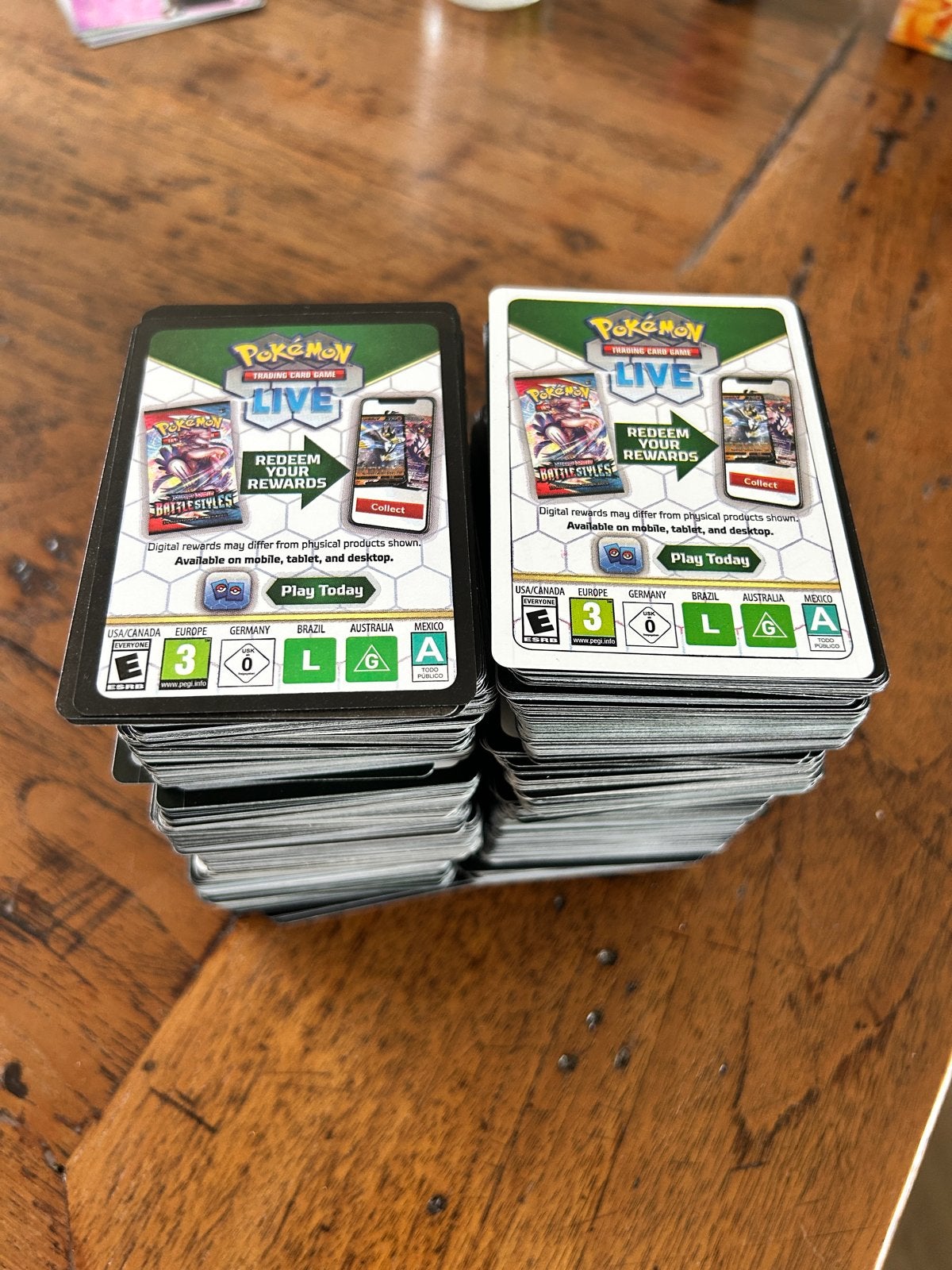 Grote stapel Pokémon TCG Live codekaarten, Ophalen, Nieuw, Meerdere kaarten