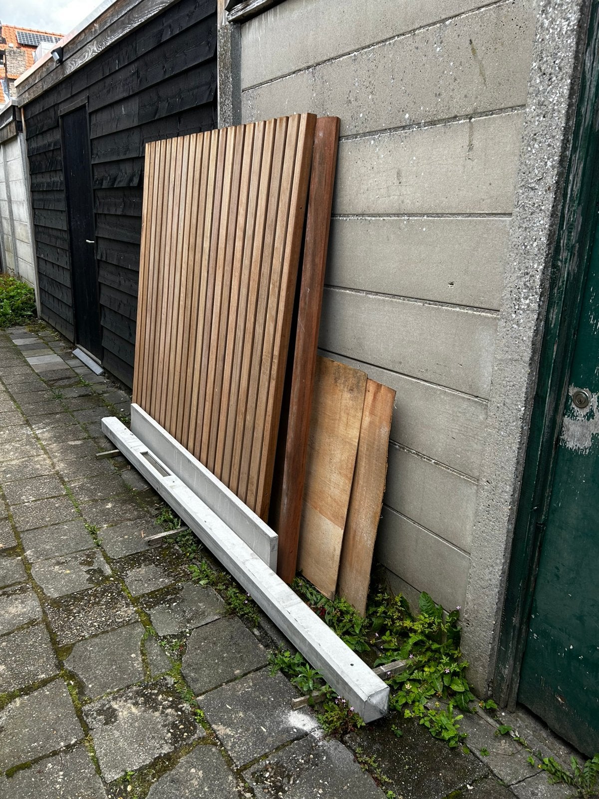 Hardhouten schutting + deklat, 1 betonnen paal en sluitband, Ophalen, 1 tot 2 meter, Minder dan 3 meter, Nieuw