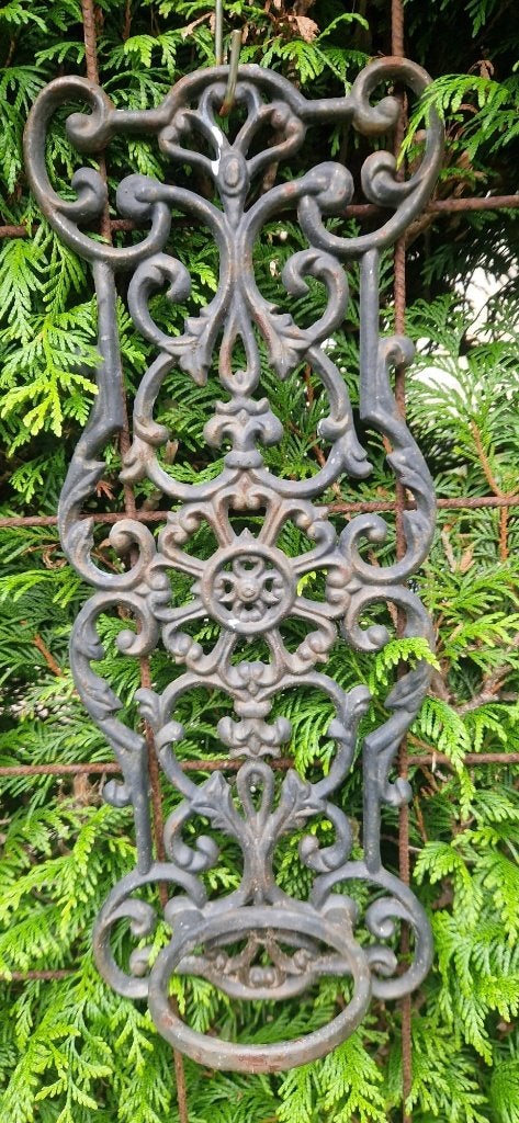 Mooie bijzondere gietijzeren plantenhanger ( brocante), Gebruikt, Minder dan 60 cm, Ophalen of Verzenden, Balkon