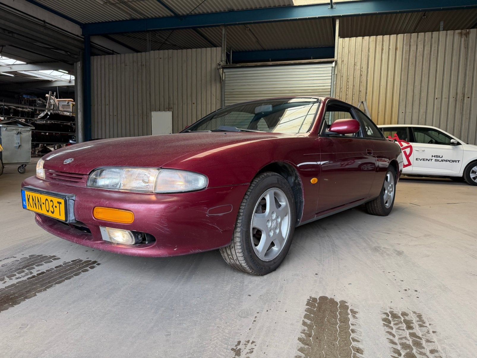 Nissan 1996 Rood, Auto's, Nissan, Automaat, 1998 cc, Achterwielaandrijving, Zwart
