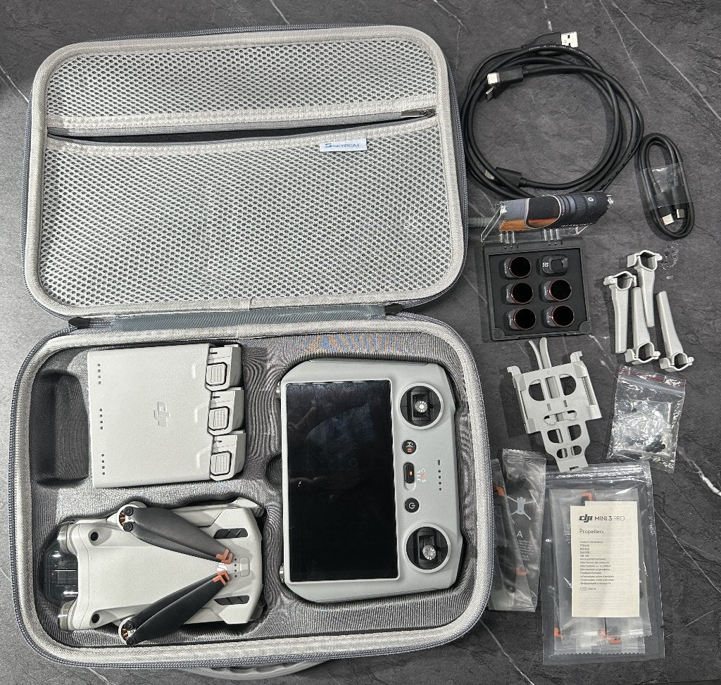 DJI Mini 3 Pro – Zeer complete set – Slechts ±13 vlieguren!, Basiskwaliteit, 5 tot 10 kilometer, Zo goed als nieuw, DJI