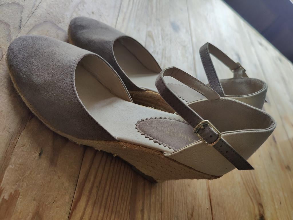 Sleehak dames pumps maat 38, Pumps, Beige, Ophalen of Verzenden, Zo goed als nieuw