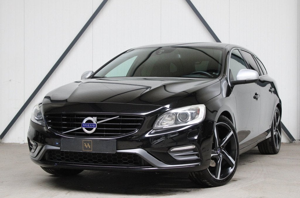 Volvo V60 2.0 T5 R-Design l 245 PK l Harman Kardon l Xenon, 1502 kg, Gebruikt, Zwart, 4 cilinders