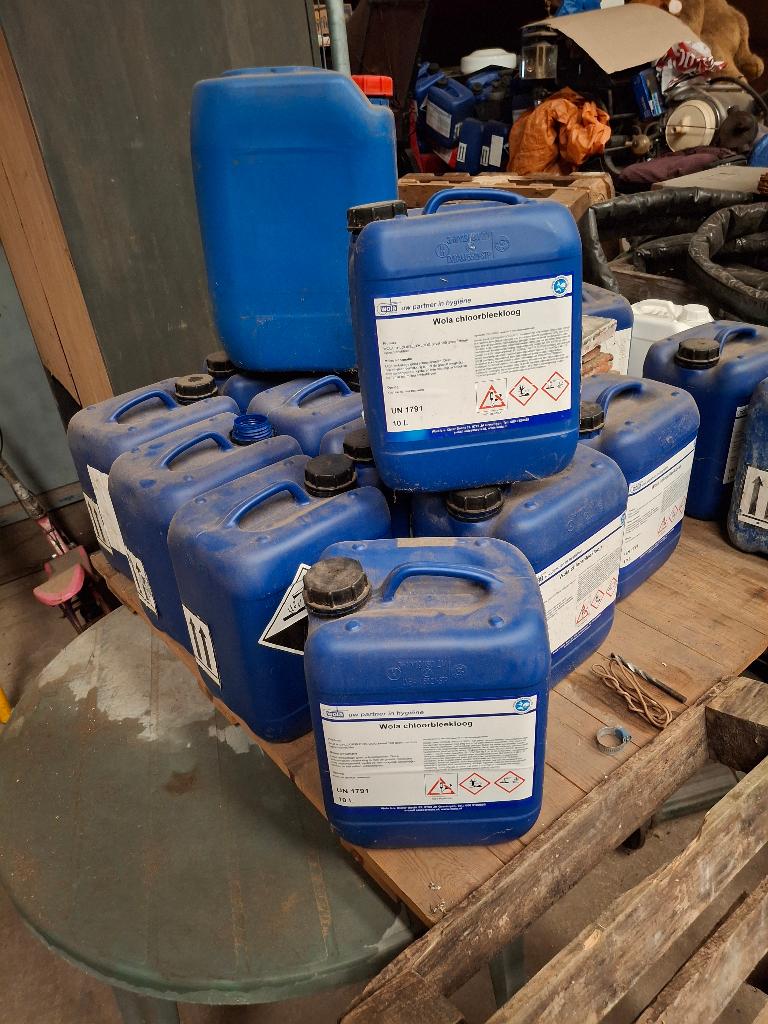jerrycans 10 liter- zijn schoon-20 stuks € 3,00. zie foto.s, Tuin en Terras, Regentonnen, Minder dan 75 liter, Ophalen, Zo goed als nieuw