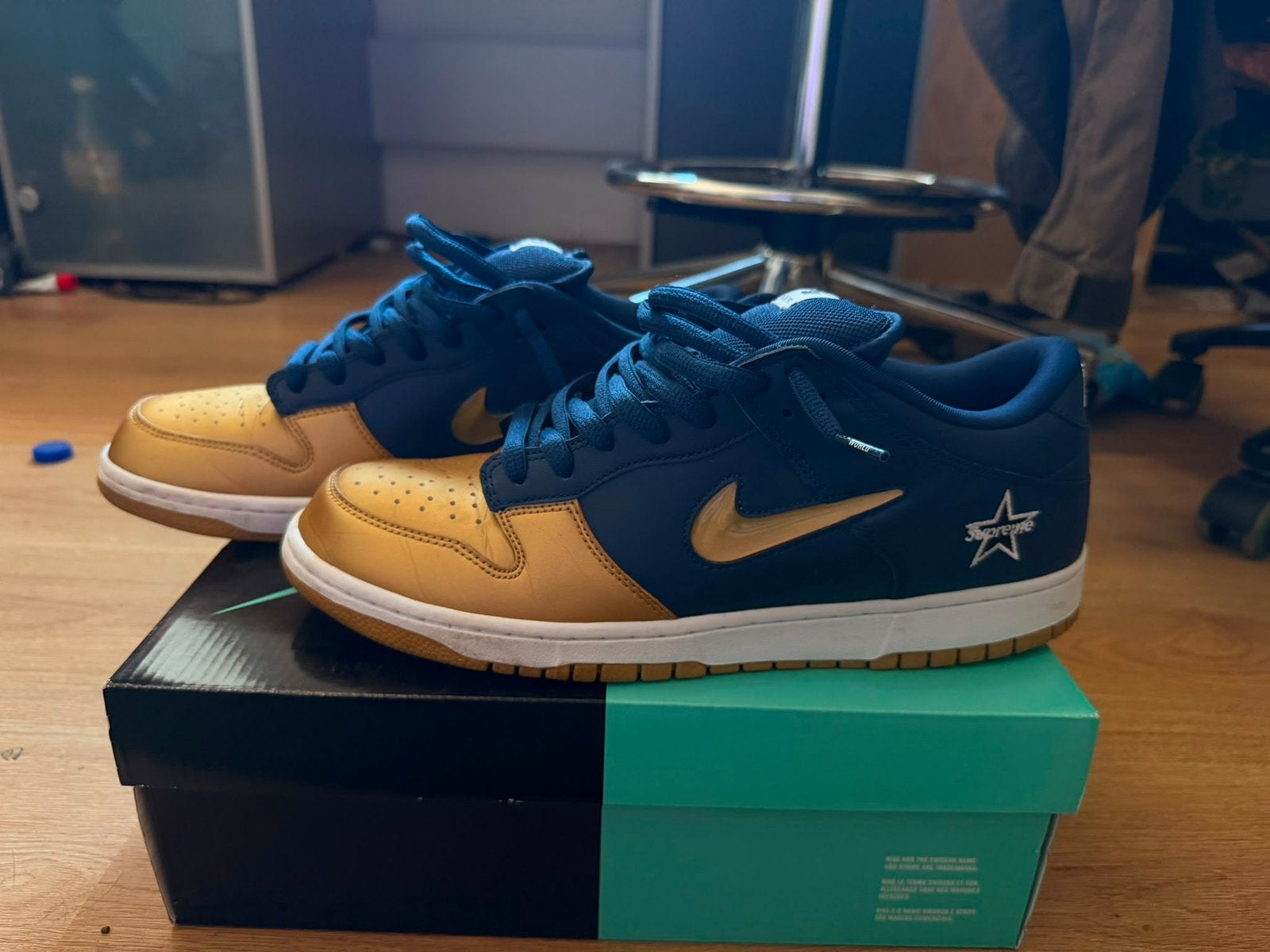 Nike SB dunk low supreme jewel swoosh gold, Overige kleuren, Ophalen of Verzenden, Sneakers of Gympen, Zo goed als nieuw