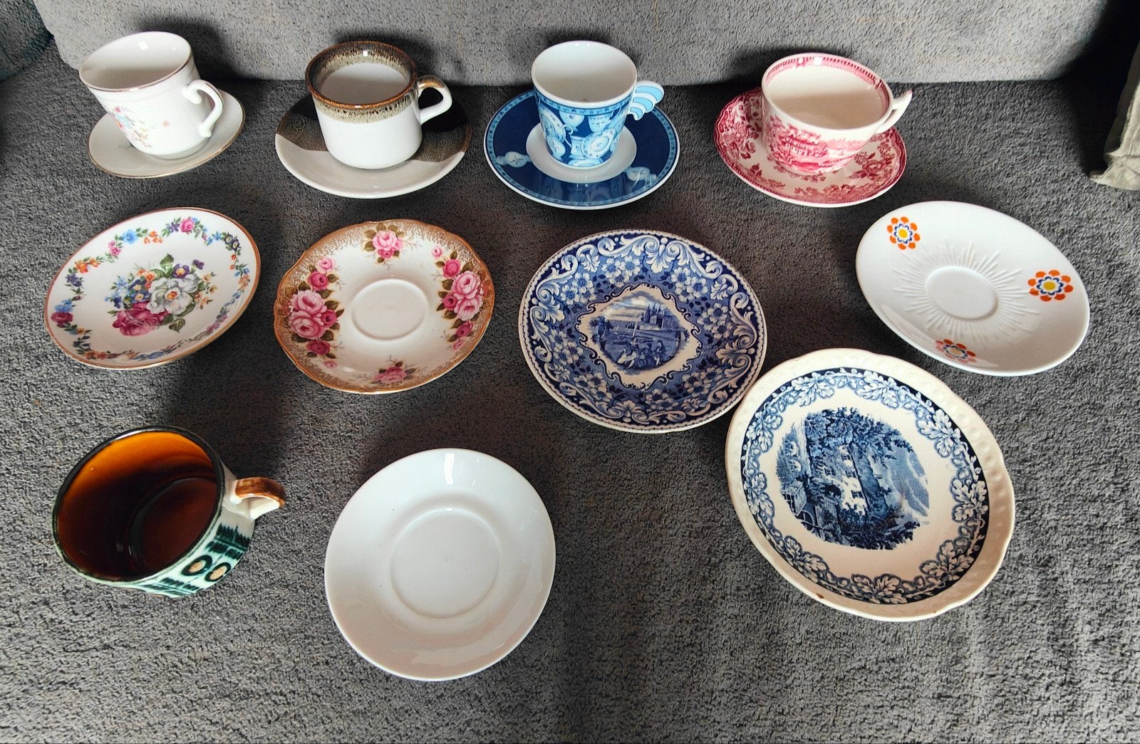 Diverse vintage kopjes en schotels, Ophalen