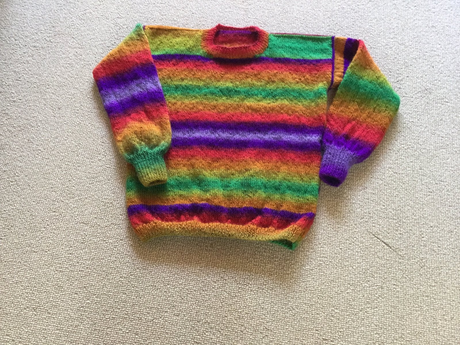 Unieke handgebreide trui - Regenboogkleuren, Kleding | Dames, Truien en Vesten, Ophalen of Verzenden, Zo goed als nieuw, Maat 38/40 (M)
