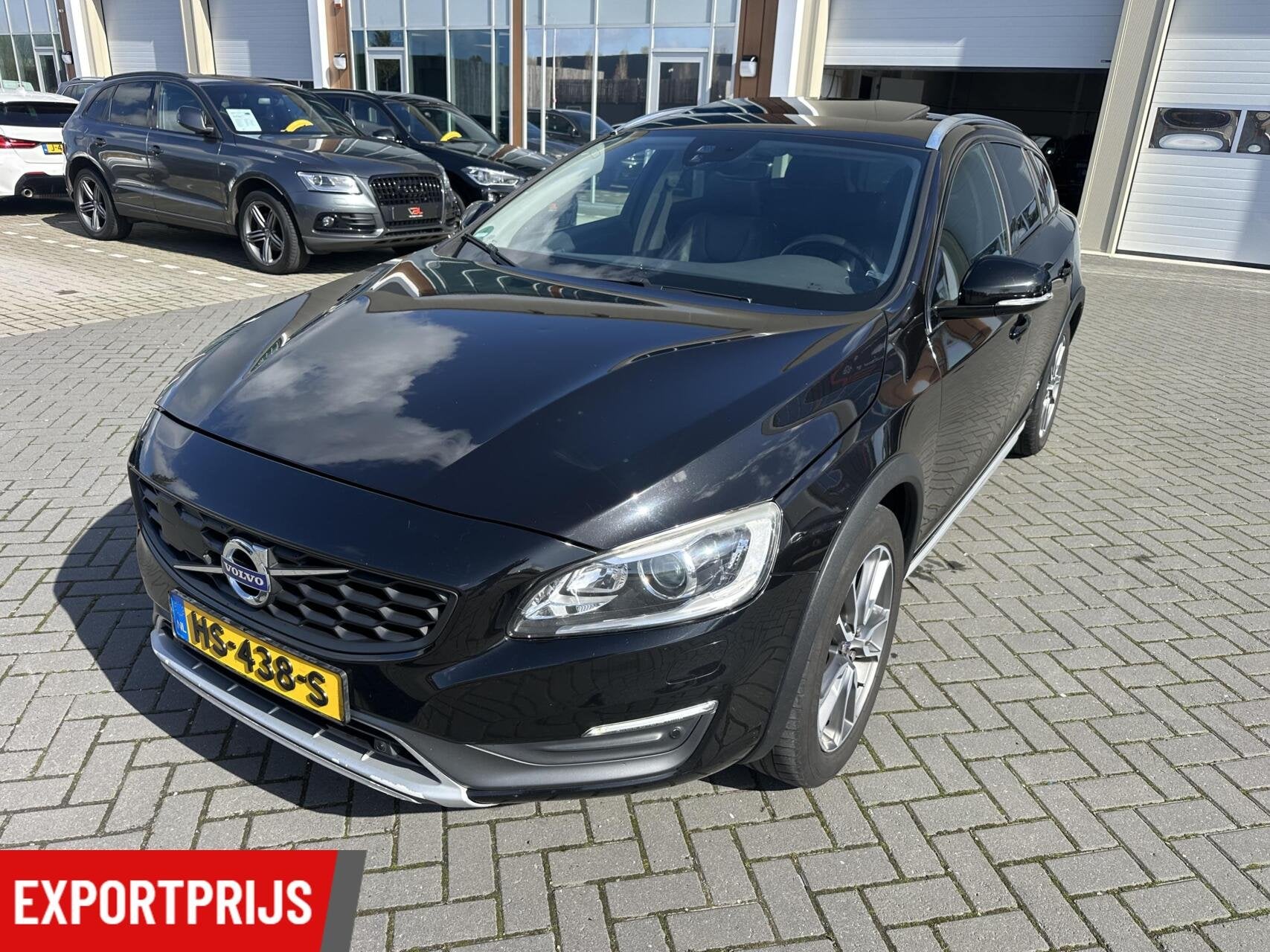 Volvo V60 Cross Country 2.0 D3 Summum SCHUIFDAK LEER ELEK ST, Voorwielaandrijving, 4 cilinders, Zwart, 168 €/maand