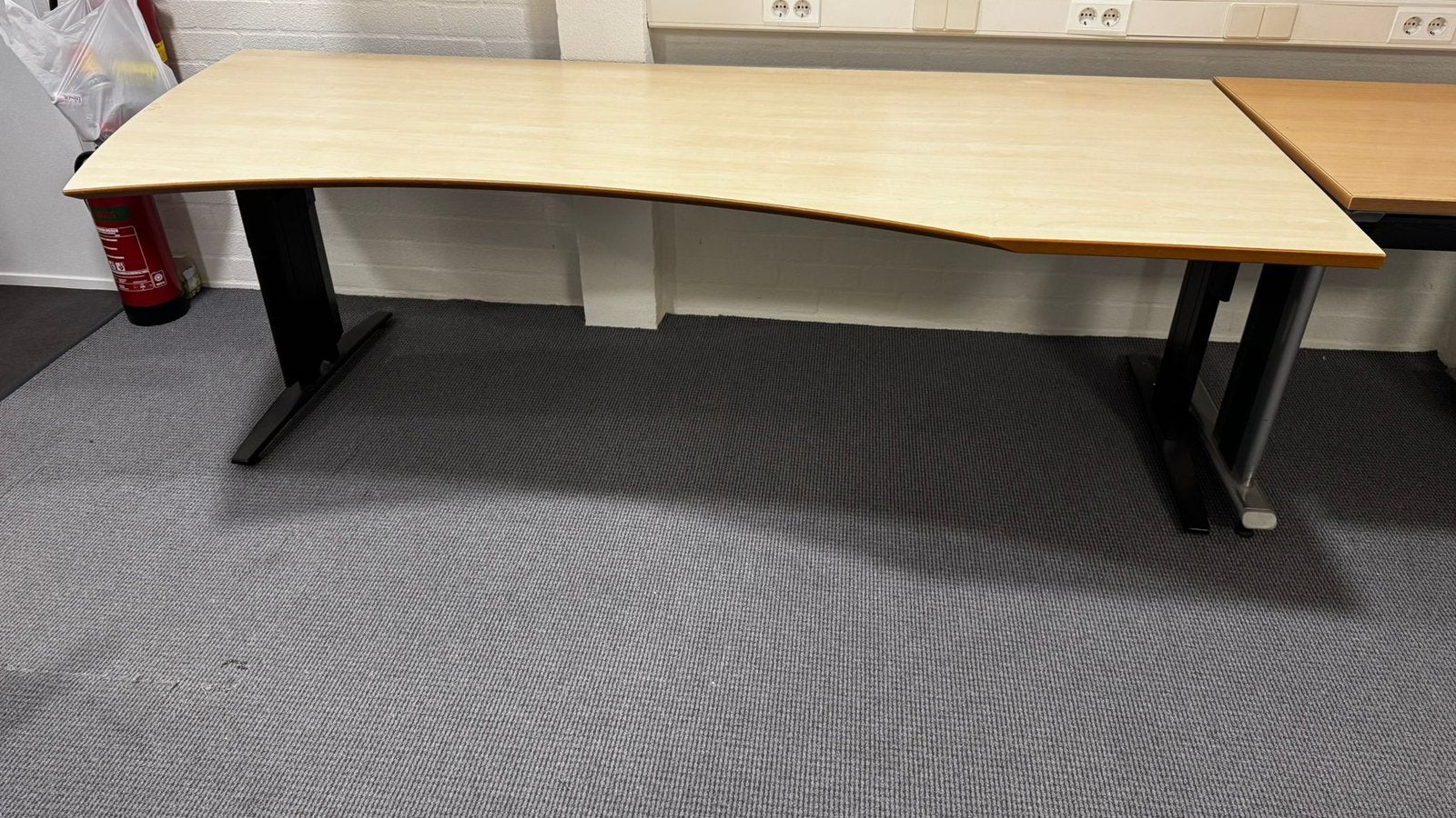Bureau 240 bij 100 cm - € 75, Huis en Inrichting, Bureaus, Ophalen, Hout, 100 cm, In hoogte verstelbaar