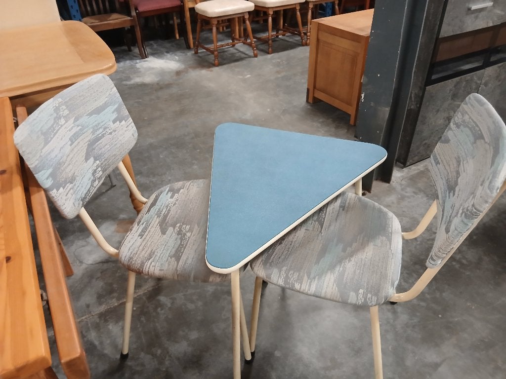 (0545W) Vintage eethoek bestaande uit tafel en 2 stoelen, Ophalen, Huis en Inrichting