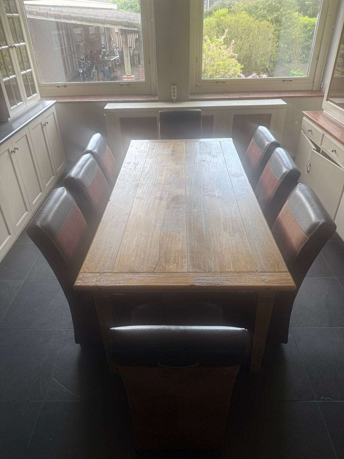 Robuuste eettafel met 8 stoelen, prima staat!, Huis en Inrichting, Tafels | Eettafels, Gebruikt, 100 tot 150 cm, Ophalen of Verzenden