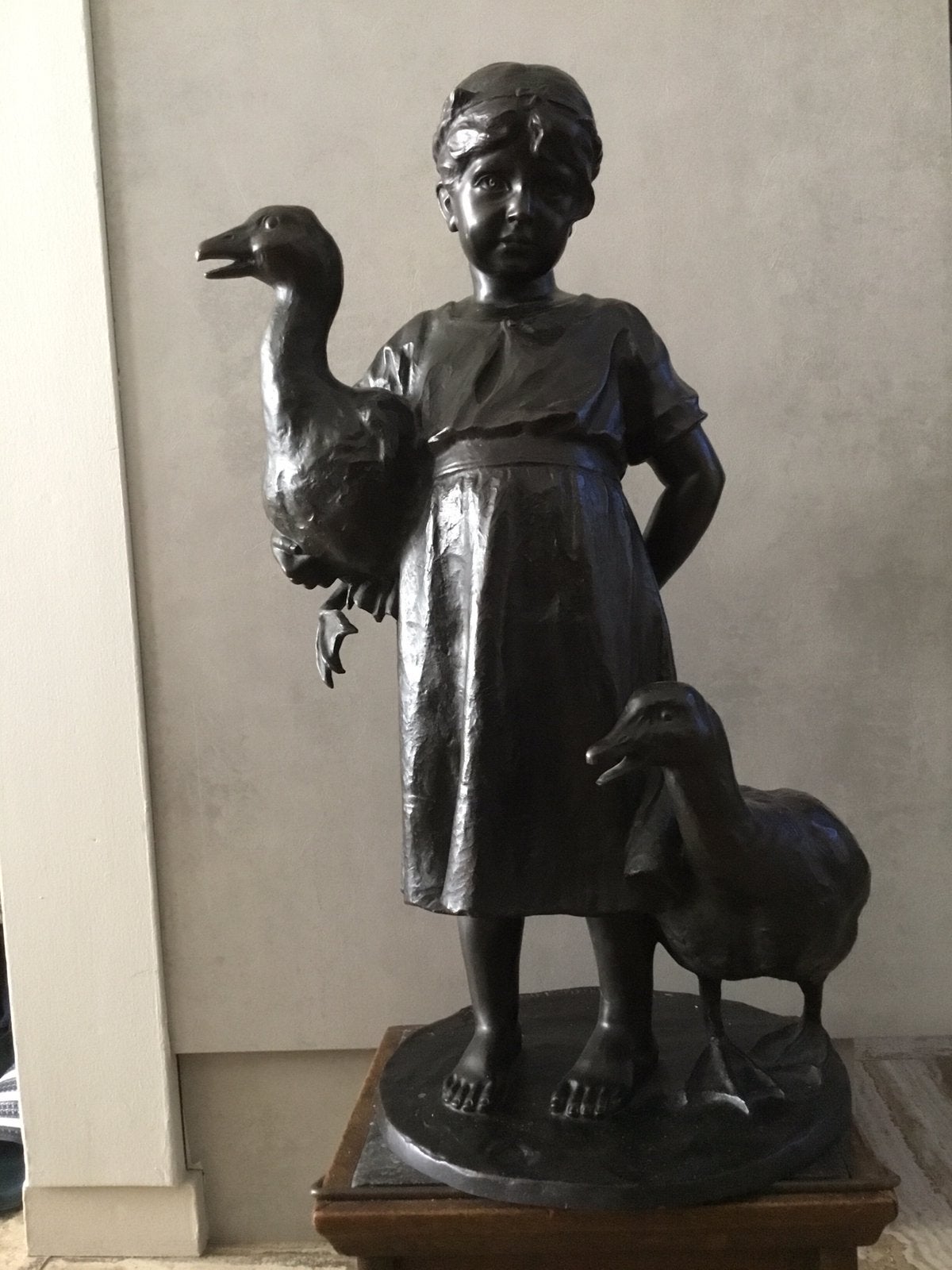 Meisje met gans  Brons. Lilli Wislicenus-Finzelberg, Antiek en Kunst, Ophalen, Europa, Brons, Beeld