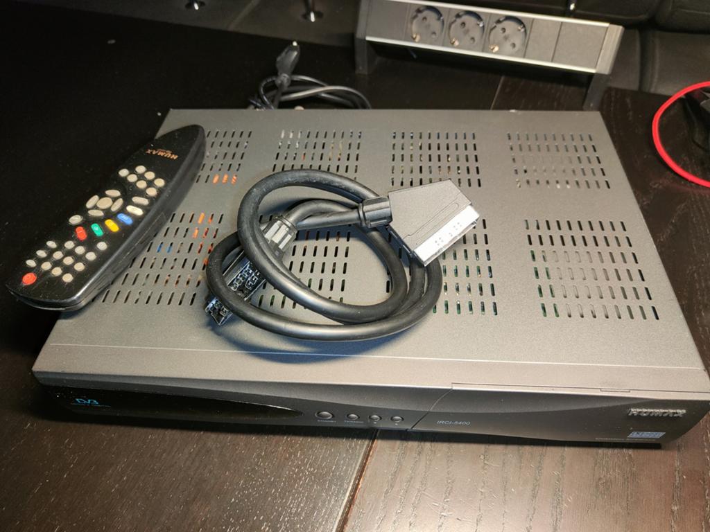 Humax IRCI-5400 digitale satellietontvanger met afstandsbed., Ophalen of Verzenden, Gebruikt, Decoder