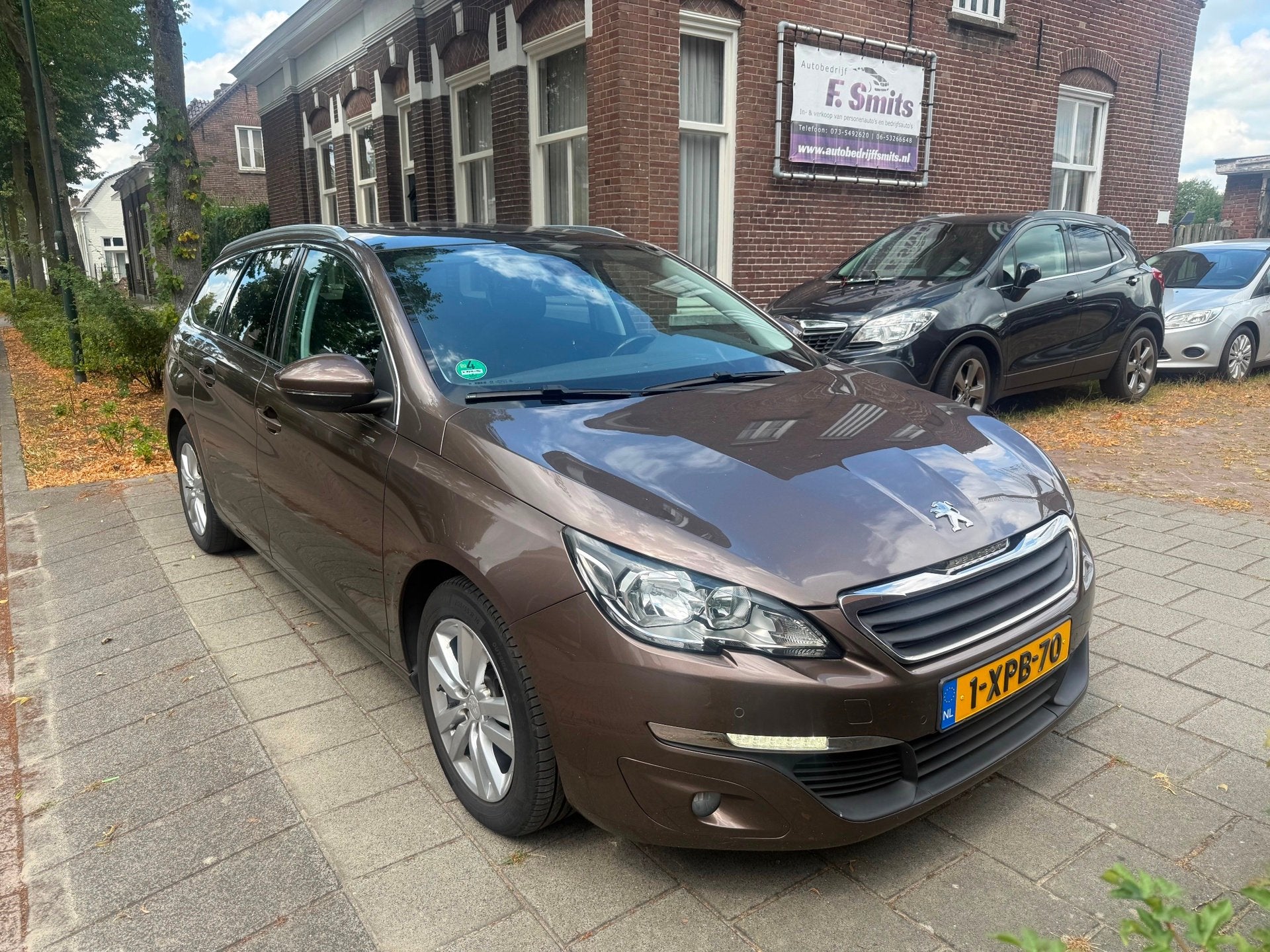 Peugeot 308 SW 1.2 e-THP Blue Lease Executive AUTOMAAT EERST, Auto's, Peugeot, Dealer onderhouden, Gebruikt, 1199 cc, Bruin