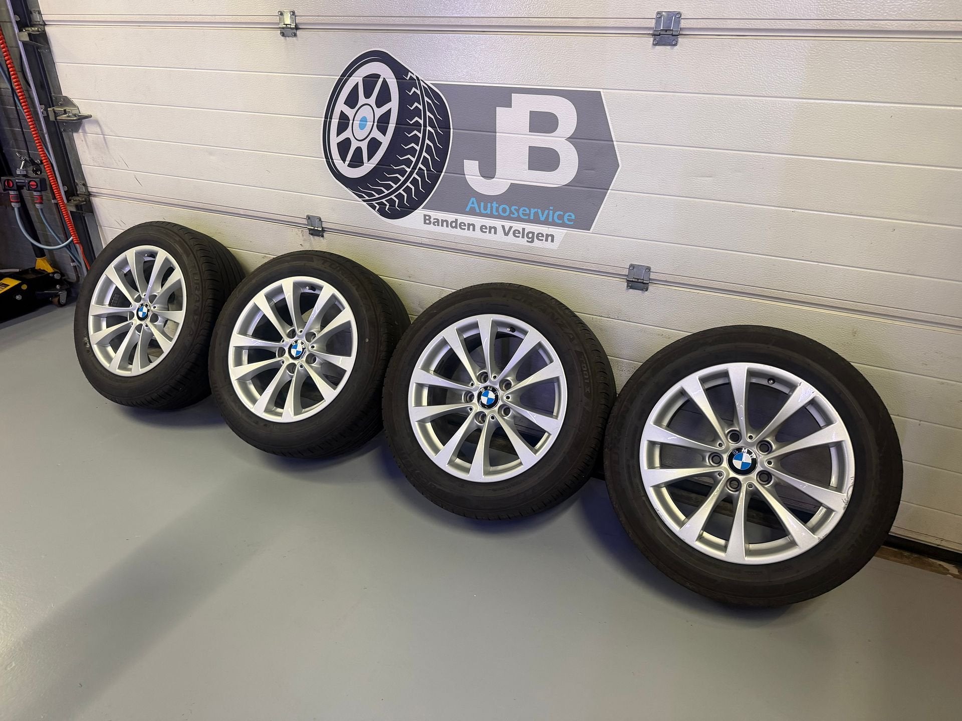17inch Originele BMW Style 395 Velgen! A merk band! F30 F10, Gebruikt, -, -, Banden en Velgen
