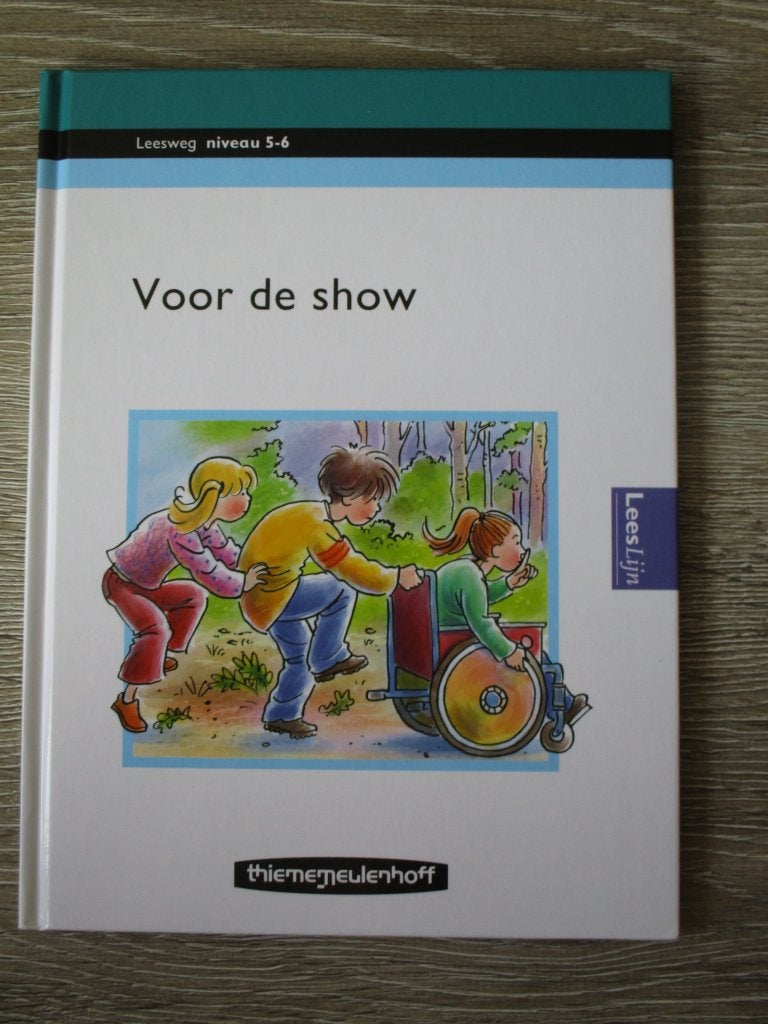 Leesweg niveau 5-6 - Voor de show - Rien Broere, Ophalen of Verzenden, Gelezen, Fictie algemeen