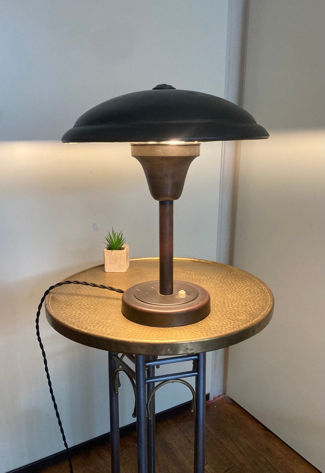 Antieke koperen lamp Art Deco Bauhaus., Ophalen, Overige materialen, Art deco, E27 (groot)