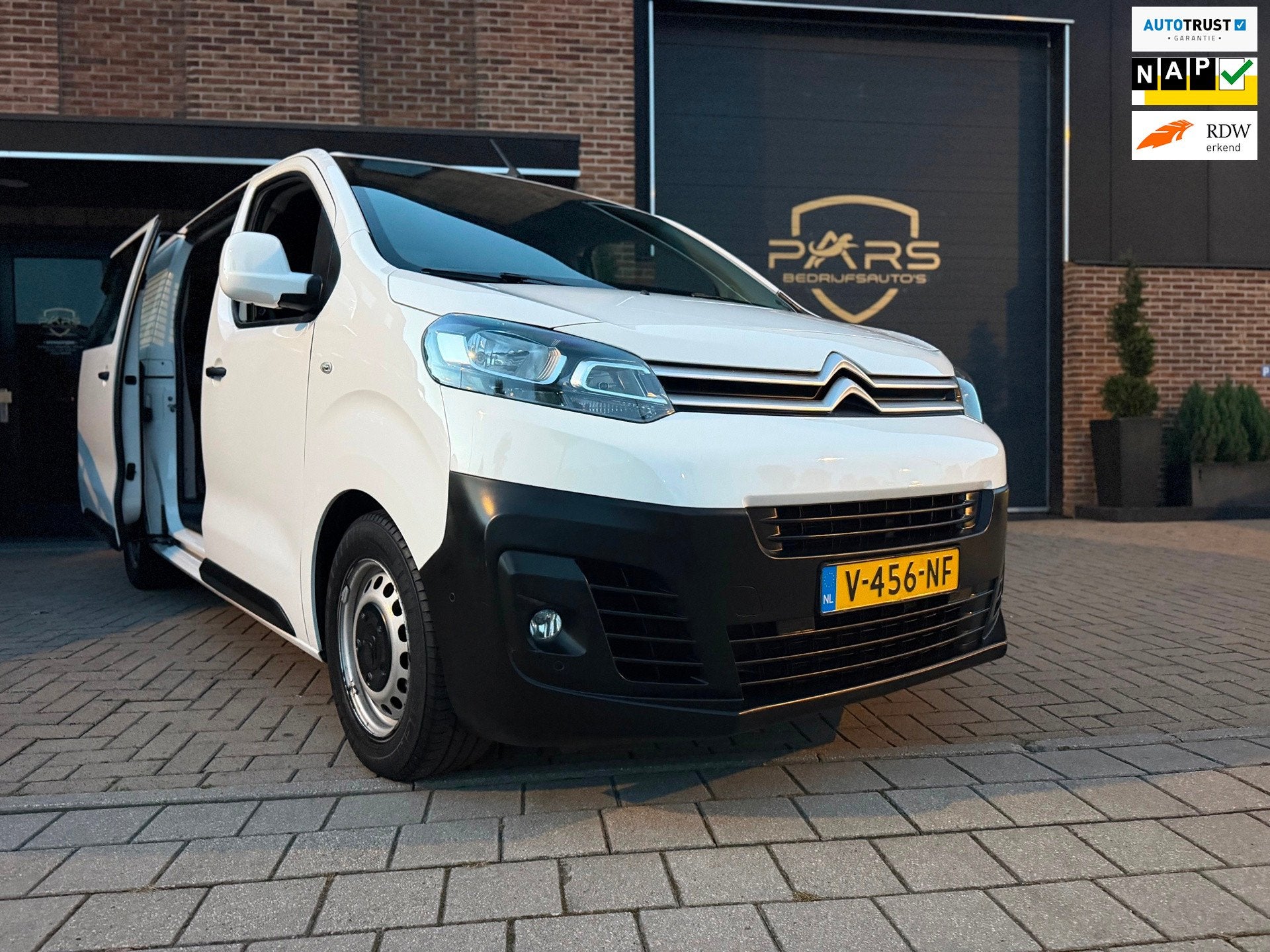 Citroen Jumpy 1.6 BlueHDI 95 Club M S&S Automaat Airco Cruis, Auto's, Dealer onderhouden, Stof, Gebruikt, Citroën