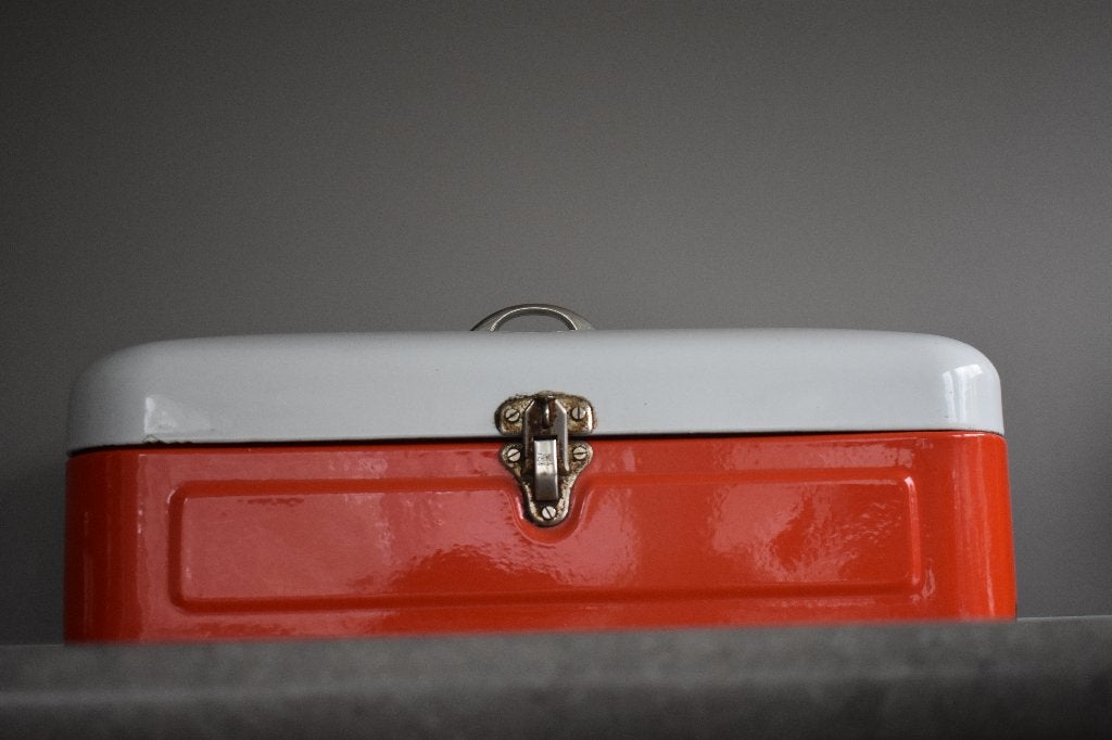 Emaille broodtrommel vintage retro rood met wit jrn 60, Ophalen of Verzenden