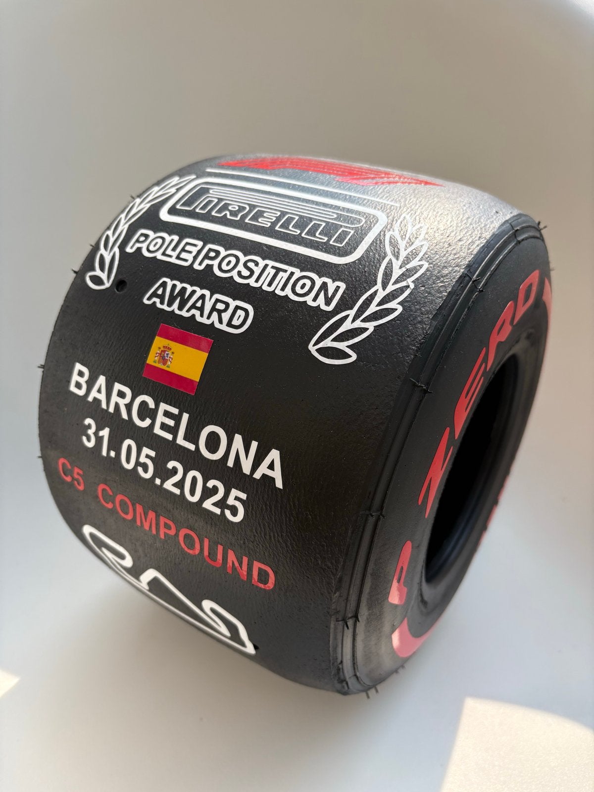 Pirelli F1 Pole Position Award Barcelona 2025 C5 Compound, Ophalen of Verzenden, Nieuw, Formule 1