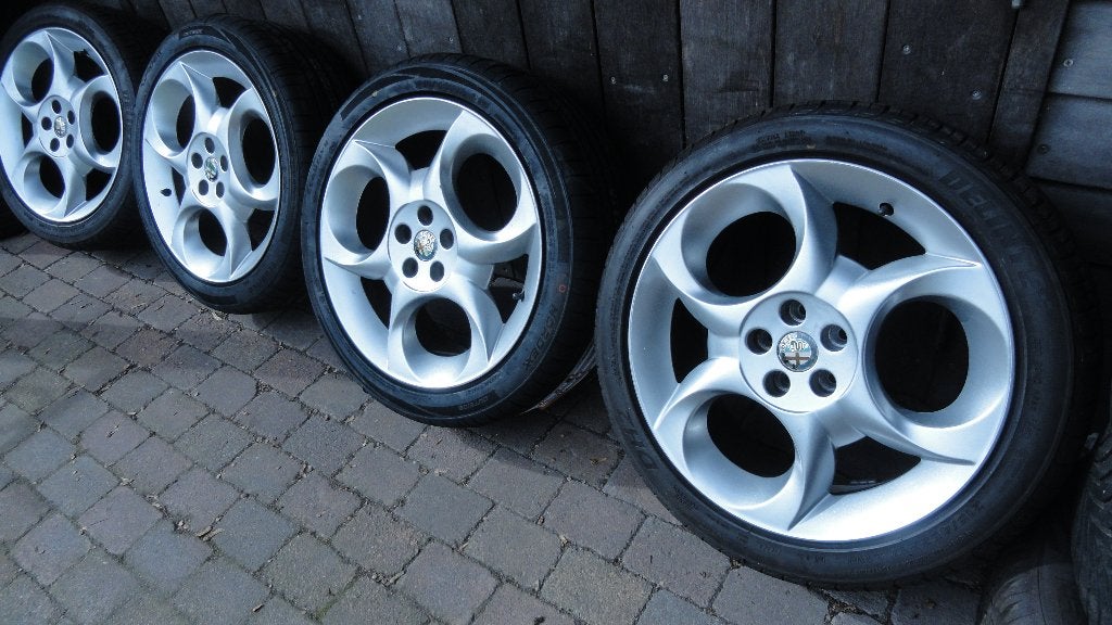 Alfa Romeo156,147 alu velgen origineel , zomerbanden 17 inch, Auto-onderdelen, Ophalen, Banden en Velgen, 17 inch, Personenwagen