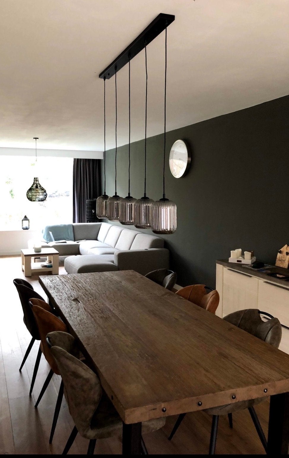 Moderne hanglamp met 5 glazen kappen - Amber/Grijs, Industrieel, E27 (groot), Ophalen of Verzenden, Glas