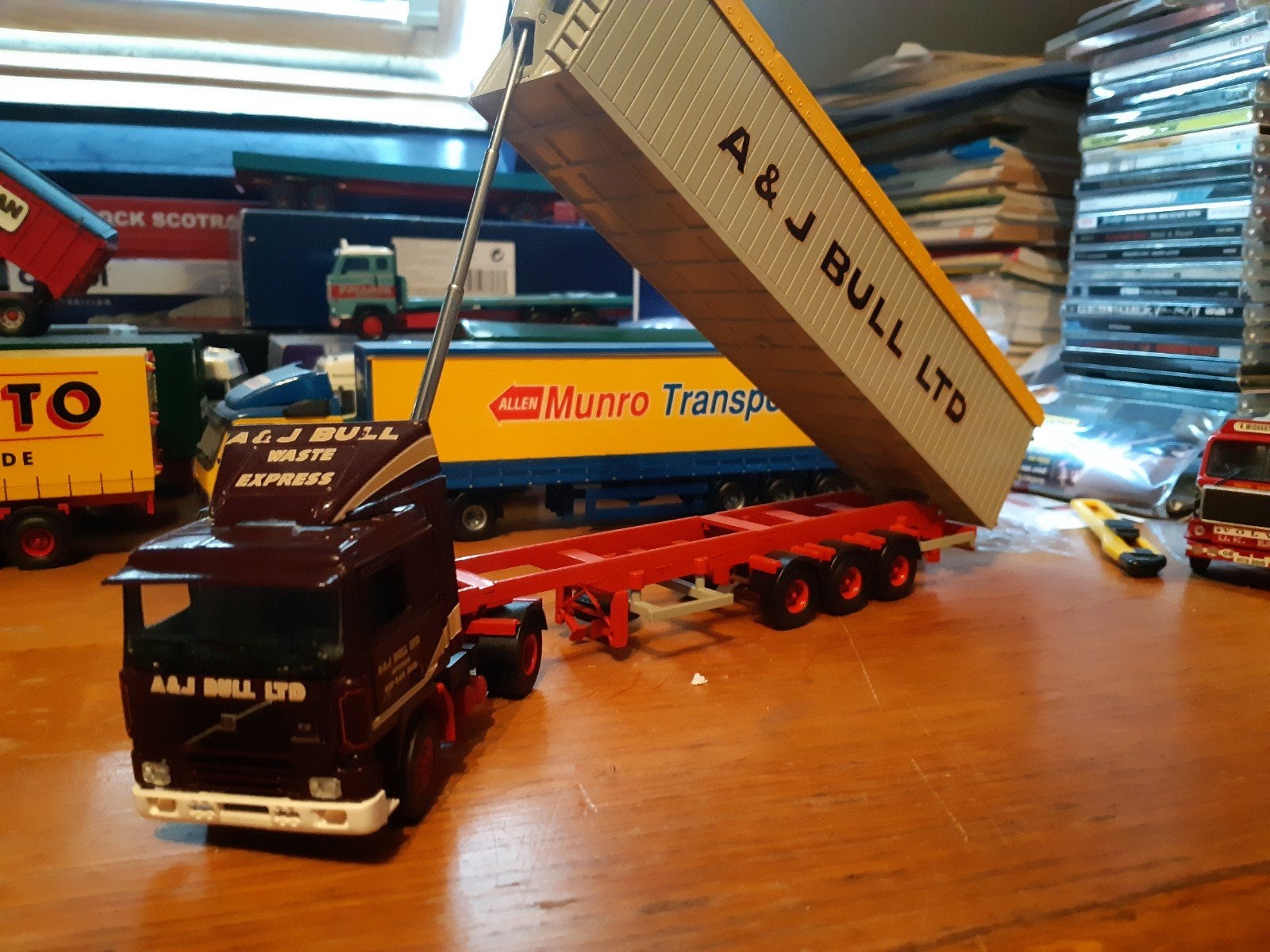 Tekno A & J Bull Ltd Volvo F10 Waste Express, Ophalen of Verzenden, Gebruikt, Bus of Vrachtwagen, Tekno