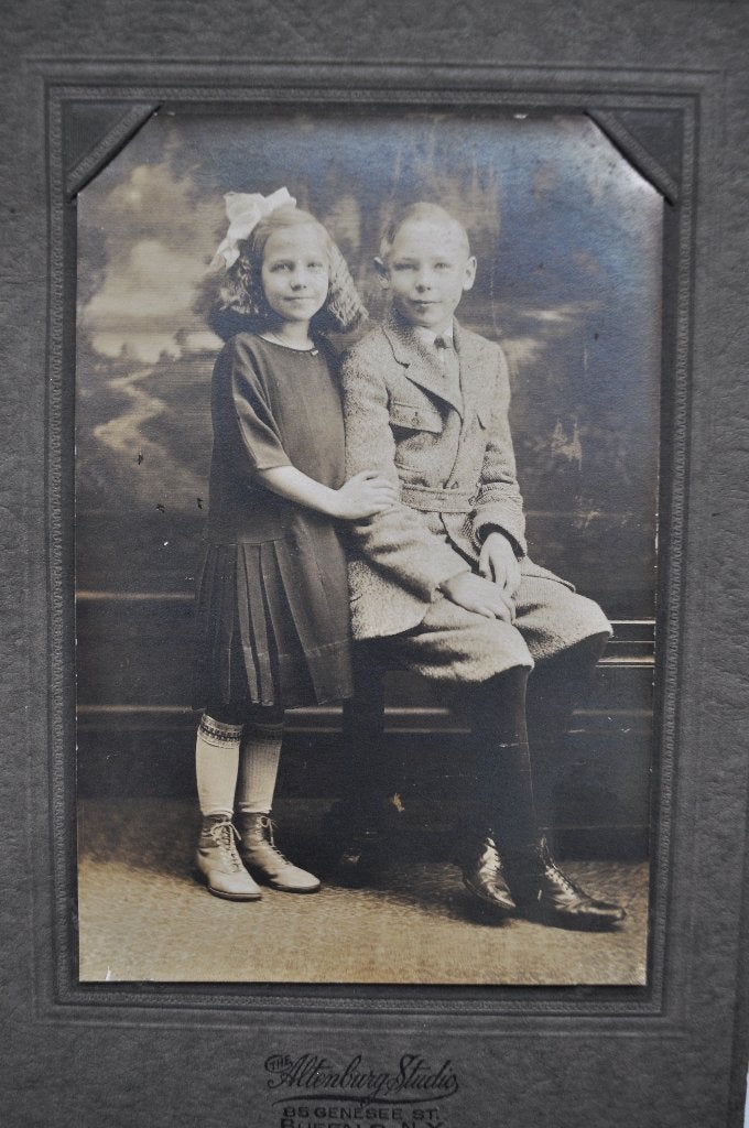 2 Antieke Amerikaanse Portret Broer en Zus 21 cm, Ophalen of Verzenden, Voor 1940, Gebruikt, Overige onderwerpen