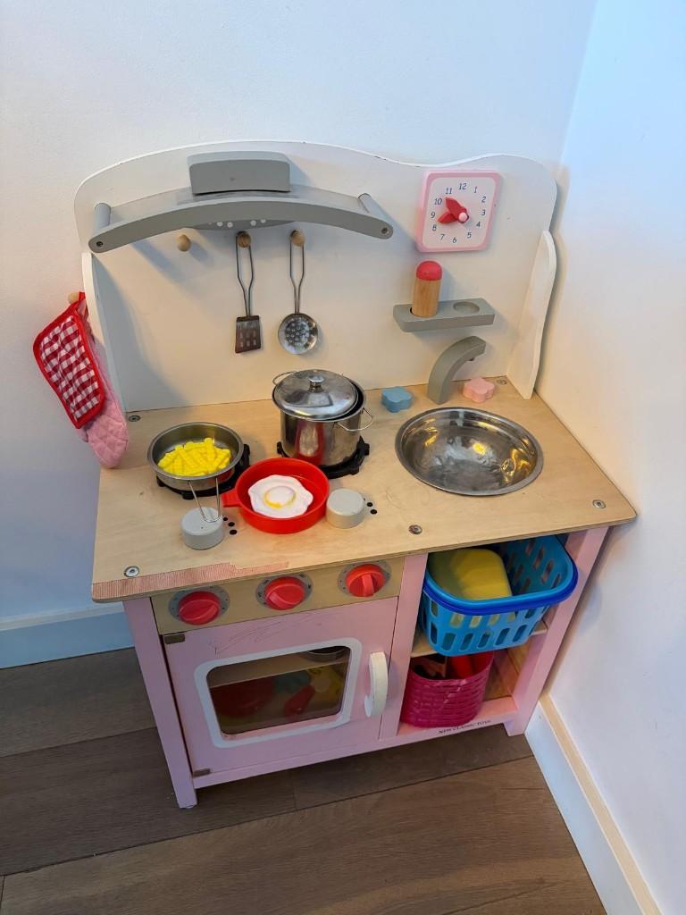 Wooden kitchen playset from New Classic Toys, Ophalen, Gebruikt, Meubelstuk of Keukentje