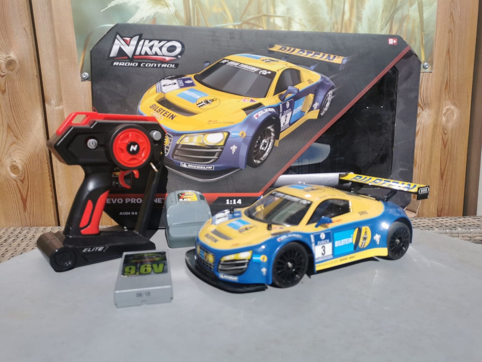 Nikko RC Audi R8 Bilstein 1:14 - Zo goed als nieuw, Hobby en Vrije tijd, Modelbouw | Radiografisch | Auto's, Schaal 1:14, Zo goed als nieuw