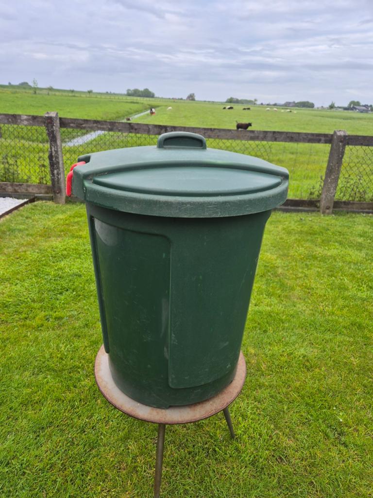 Voerton/ prullenbak / opbergbox 75liter, 40 liter of meer, Ophalen, Minder dan 50 cm
