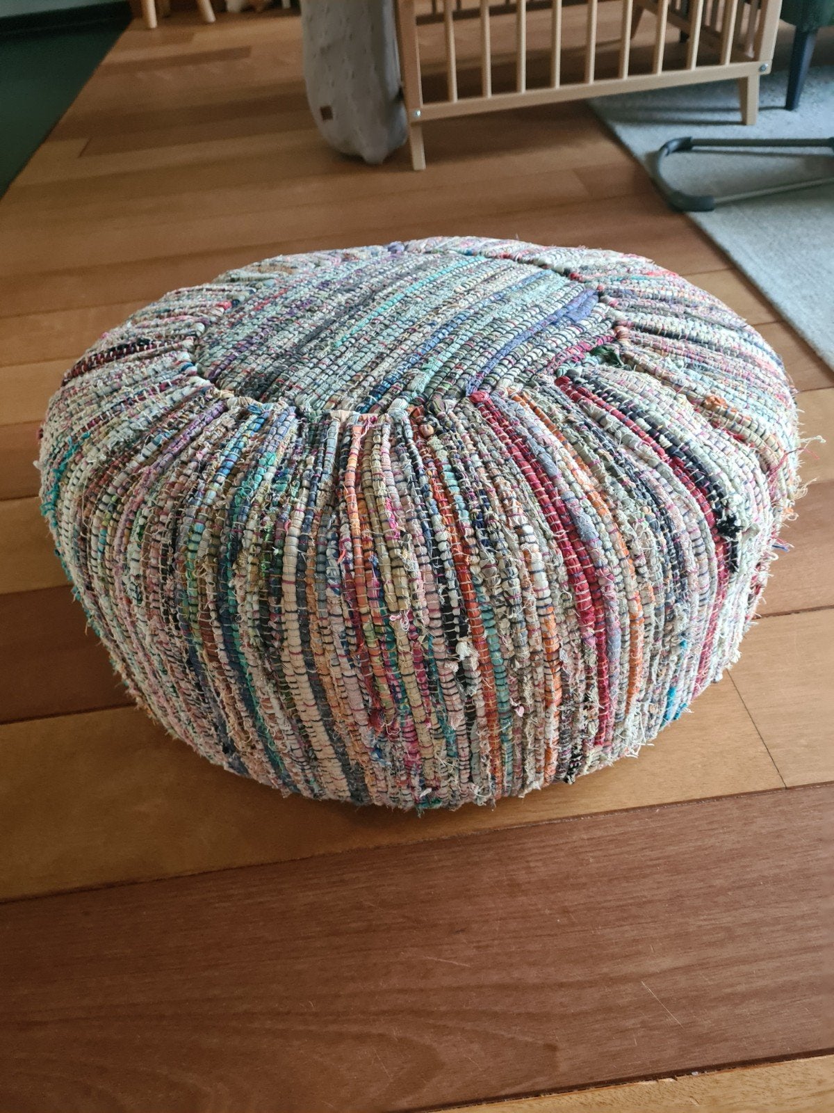 Kleurrijke poef van gerecycled textiel, Ophalen, Zo goed als nieuw, Overige materialen, 50 tot 75 cm