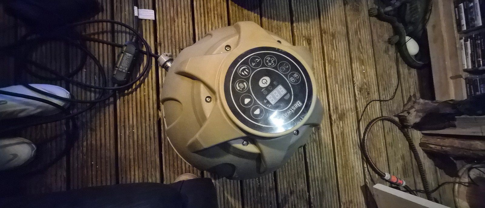 Bestway Jacuzzi Pomp met periodieke foutmelding, Ophalen of Verzenden, Gebruikt, Pomp, Opblaasbaar