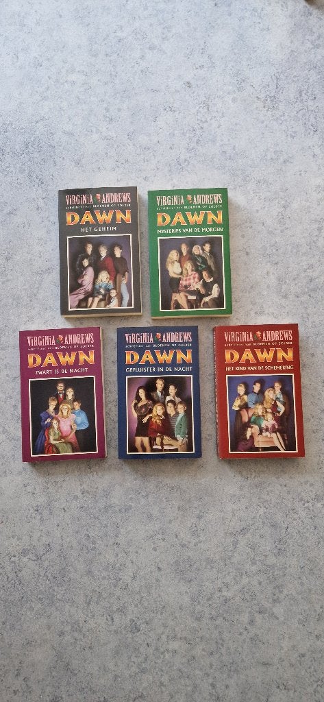 Virginia Andrews - Dawn Serie - Paperback, Boeken, Virginia Andrews, Nederland, Ophalen, Gelezen