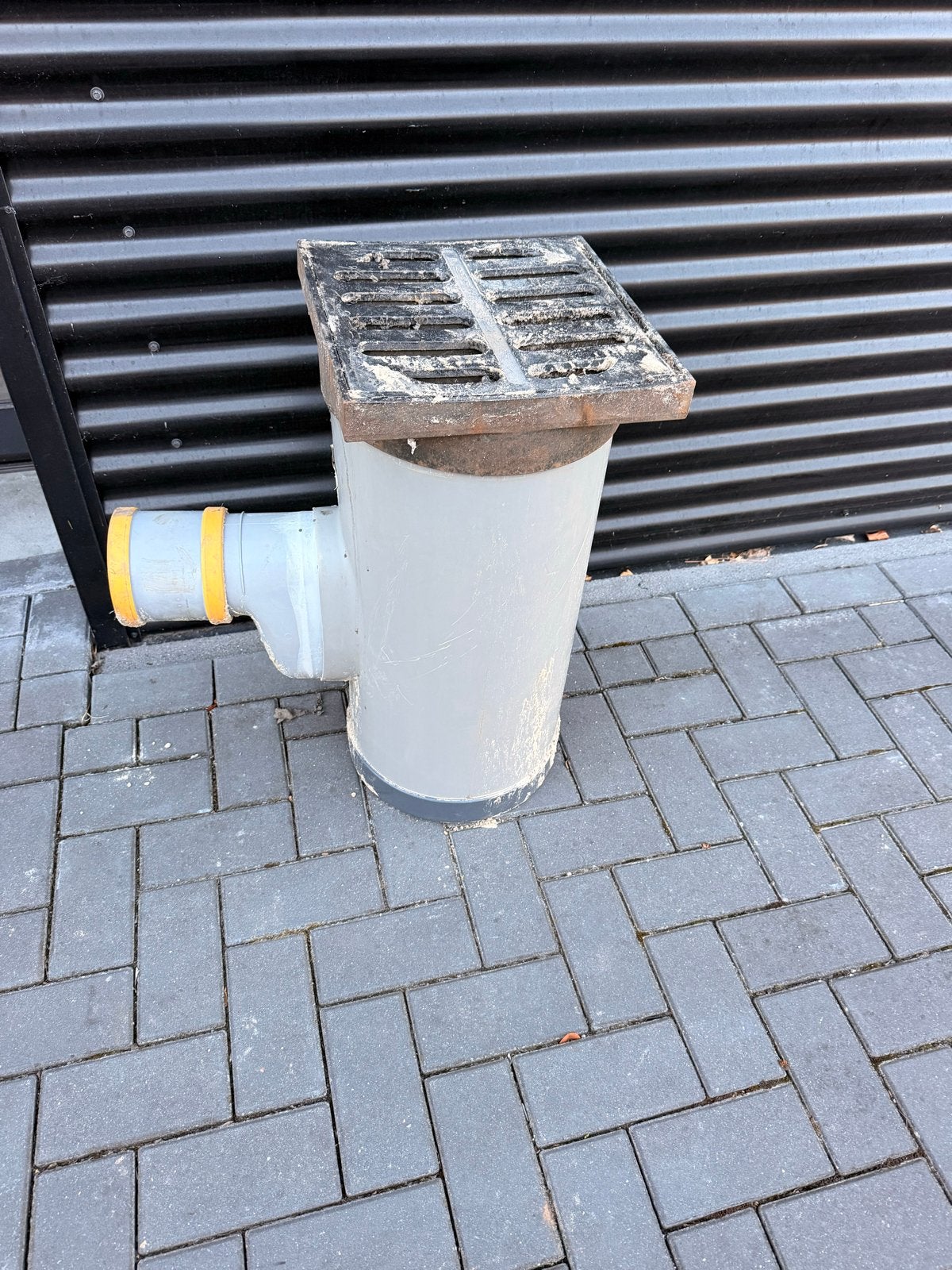 Gebruikte afvoerput kolk met rooster, Doe-het-zelf en Verbouw, Afvoer, Gebruikt, Pvc, Ophalen of Verzenden
