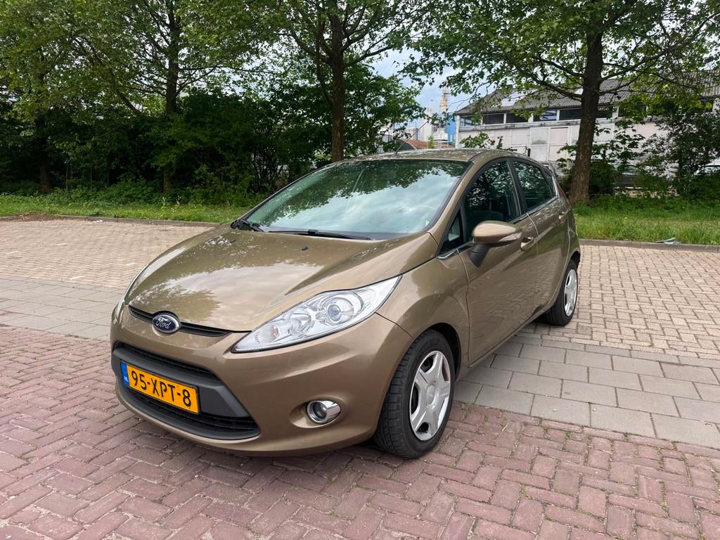 Ford Fiesta 1.6 TDCi ECOnetic Titanium, Voorwielaandrijving, Gebruikt, Bruin, 96 €/maand