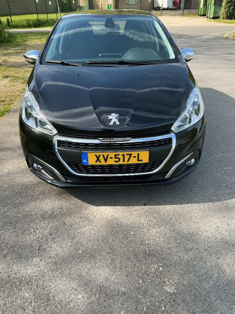 Peugeot 208 1.2 Puretech 82pk 2019 Zwart, Voorwielaandrijving, 83 pk, Stof, 40 €/maand