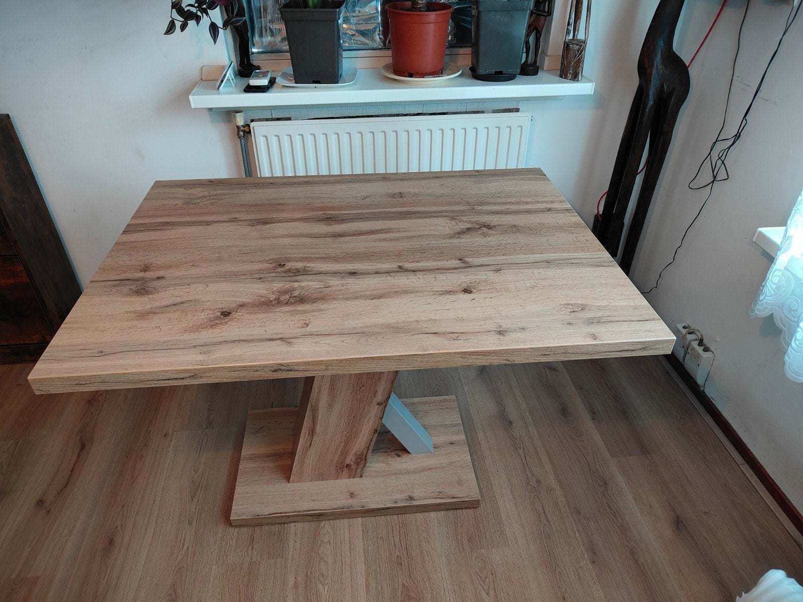 Moderne kolom eettafel Wotan eikenhout met 4 Ikea stoelen, Huis en Inrichting, Tafels | Eettafels, Ophalen, Gebruikt, 50 tot 100 cm