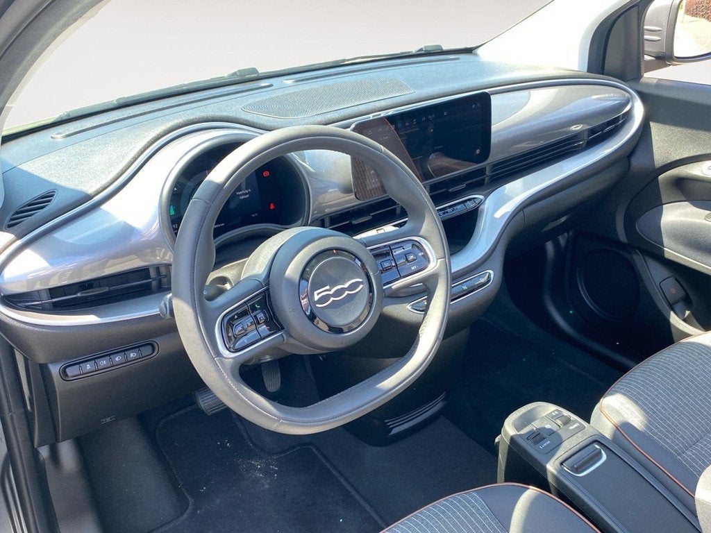 Fiat 500 Cabriolet Icon 42 kWh (WLTP 304km) CarPlay | stoelv, 12 maanden, Stof, Gebruikt, 4 stoelen