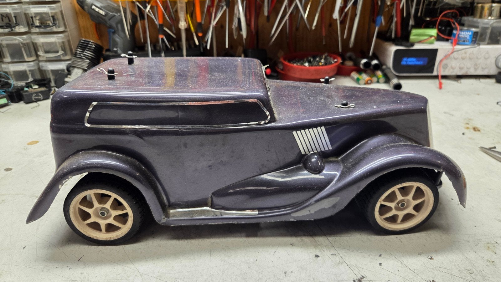 te koop leuke carson, Hobby en Vrije tijd, Gebruikt, Ophalen of Verzenden, Schaal 1:10, Auto onroad