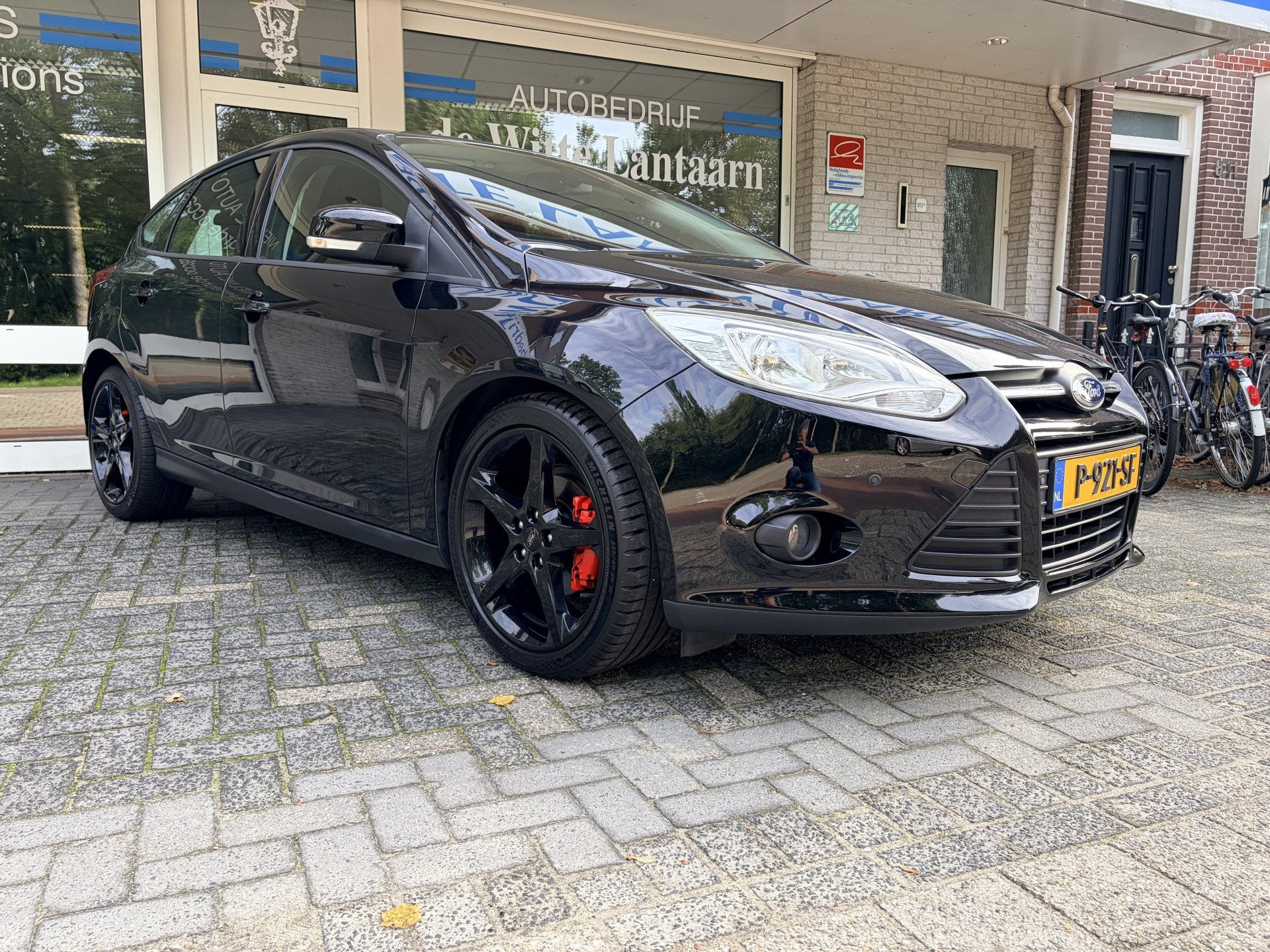 Ford Focus 1.0 EcoBoost Black Edition Plus BIJZONDER MOOI Na, Auto's, Gebruikt, Zwart, 635 kg, Zwart