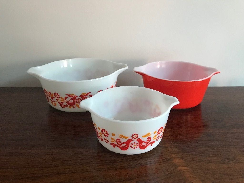 Pyrex Set van 3 kommen schalen rood /  friendship vogels, Ophalen of Verzenden, Huis en Inrichting