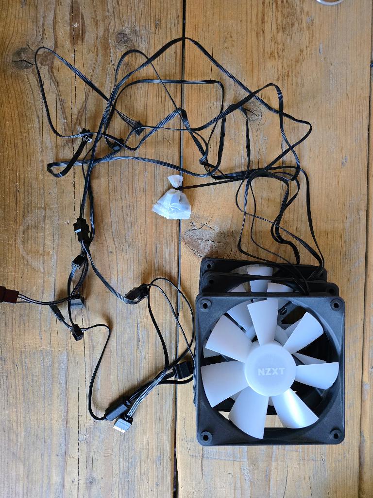 3x 120mm NZXT RGB casefans | daisychain set, Computers en Software, Computerkoelers, Gebruikt, Luchtkoeling, Ophalen of Verzenden
