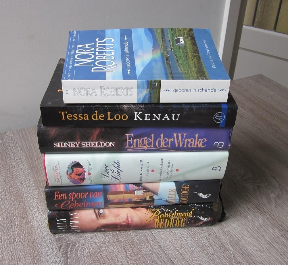 boekenpakket 7 leesboeken liefde drama vakantie csi & romans, Ophalen of Verzenden, Gelezen