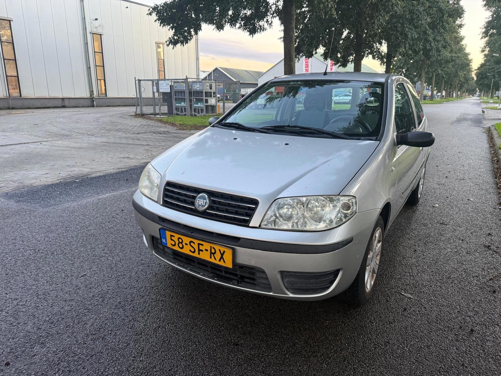 Fiat Punto 1.2 Dynamic 91000 km nap, Auto's, Voorwielaandrijving, Dealer onderhouden, Gebruikt, 4 cilinders
