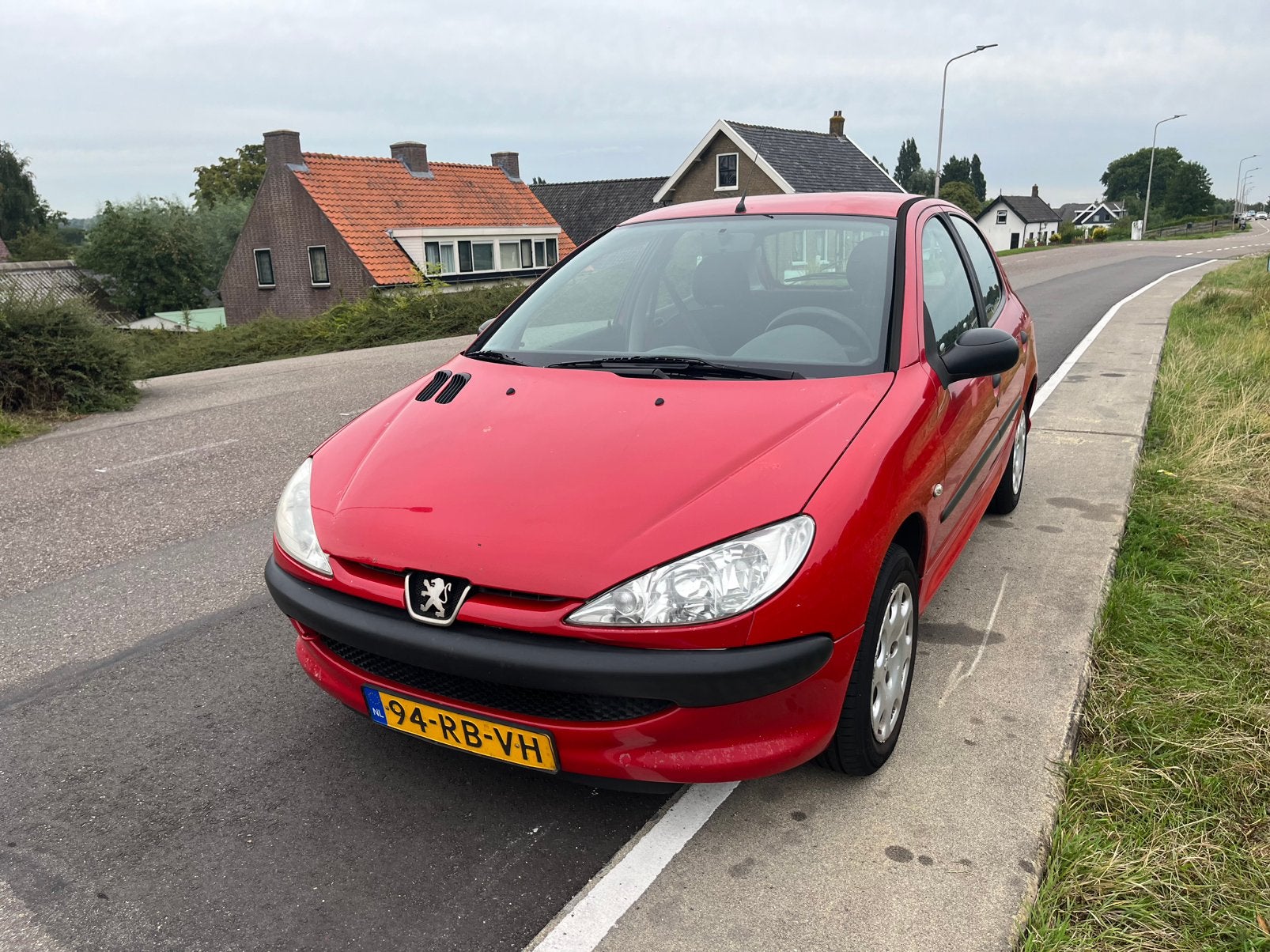 Peugeot 206 Nieuwe apk tot 27-08- 2027, Auto's, Voorwielaandrijving, 31 €/maand, 4 cilinders, Origineel Nederlands