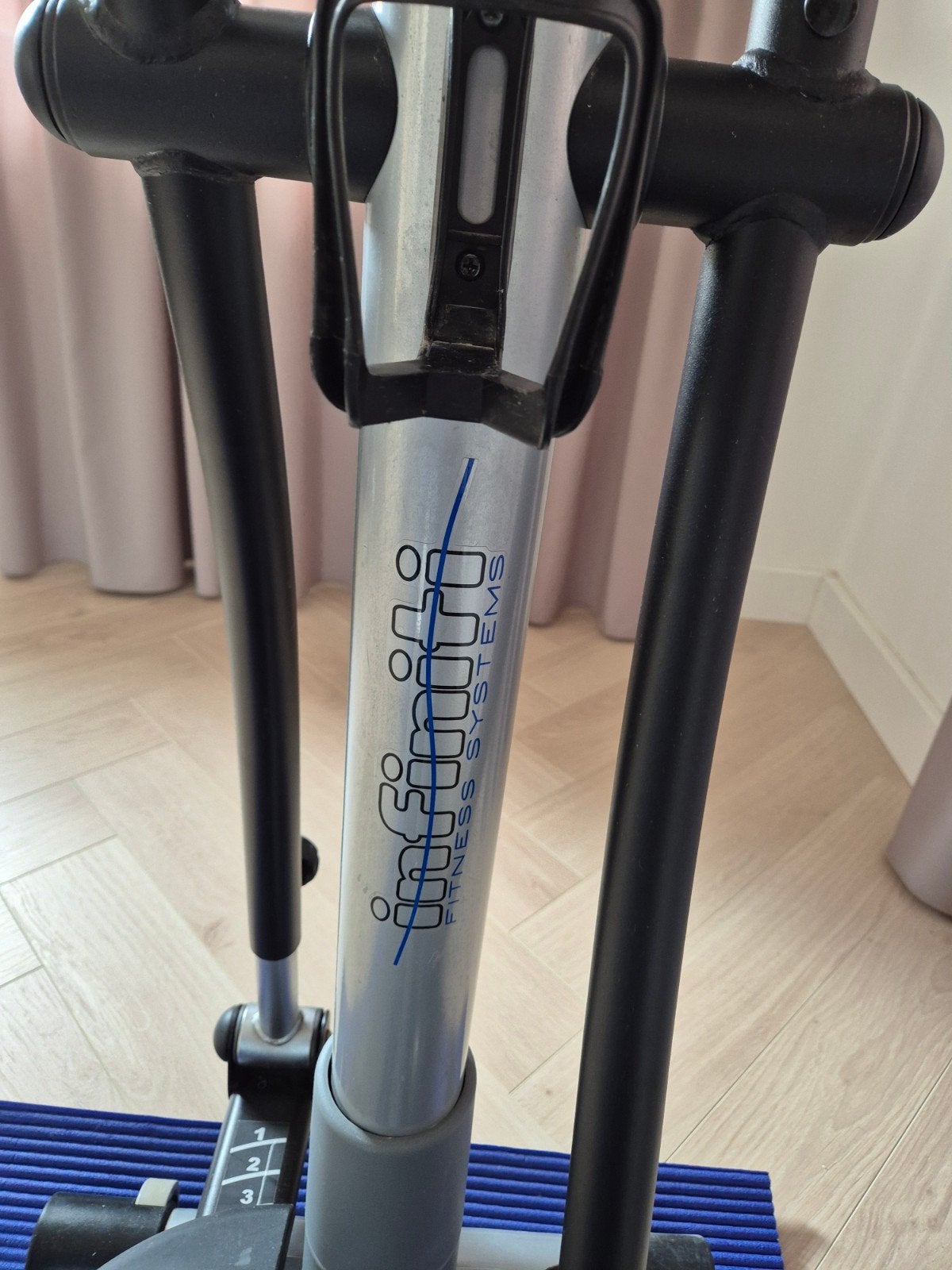 Foto 3 van Infiniti Ergometer Elliptical Crosstrainer