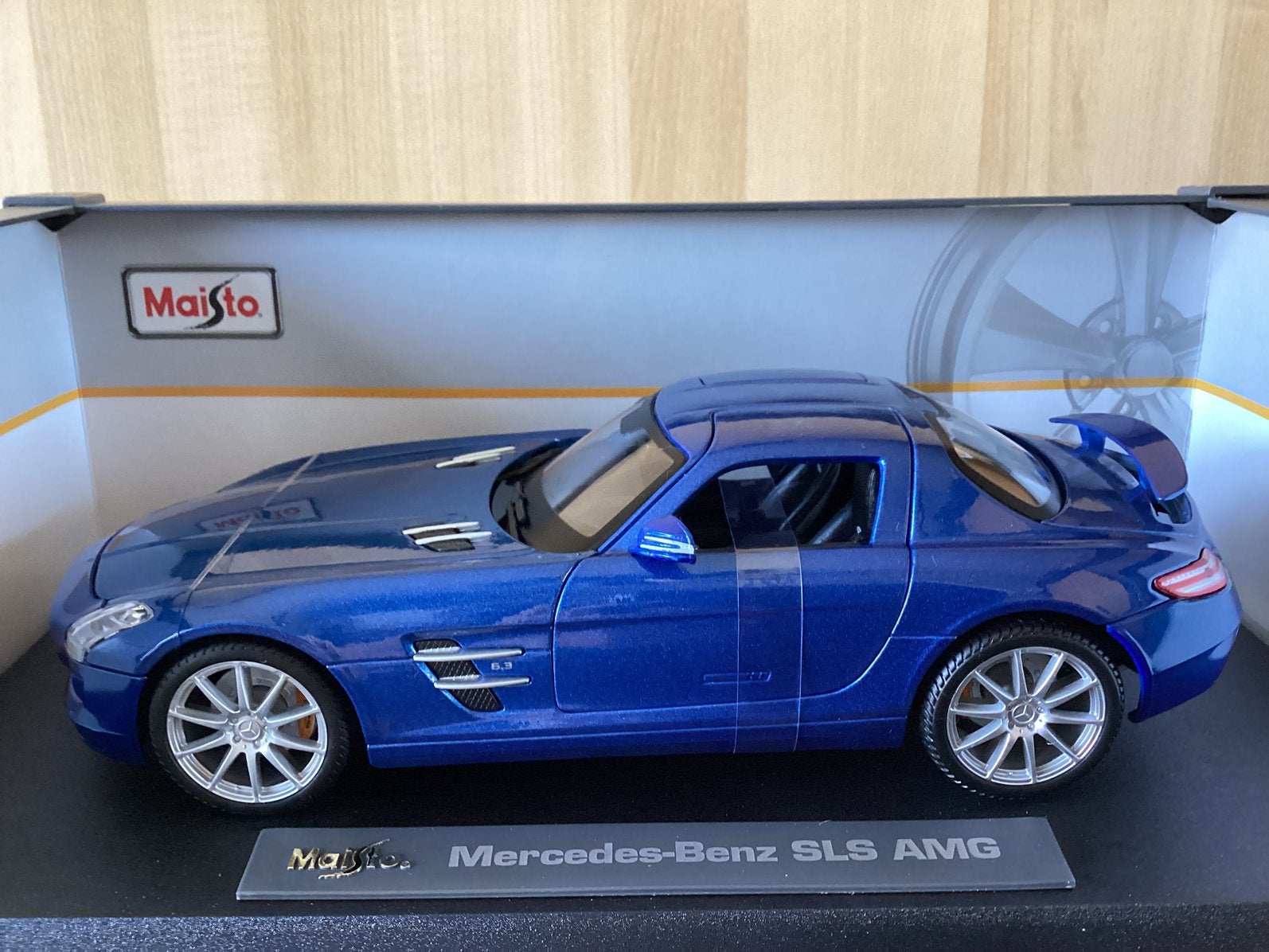 1:18 Maisto Mercedes-Benz SLS AMG, Ophalen of Verzenden, Zo goed als nieuw, Maisto