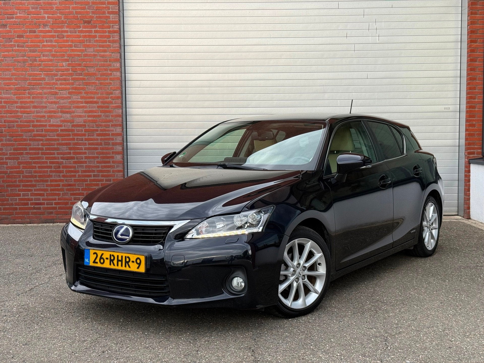Lexus CT 200h Hybrid| NAVI| LEER| CAMERA| NAP, Auto's, Lexus, Beige, 4 cilinders, Zwart, Nieuw