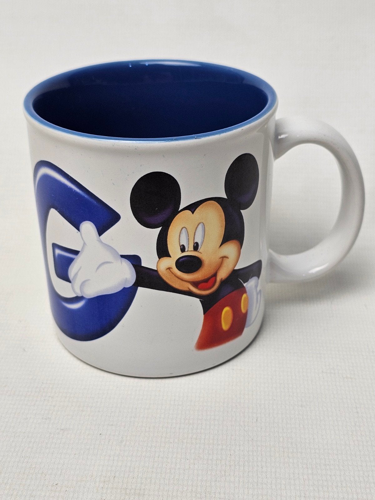 # Disneyland Mok - Mickey Mouse & Letter G, Huis en Inrichting, Gebruikt, Ophalen of Verzenden, Overige stijlen, Kop(pen) en/of Schotel(s)